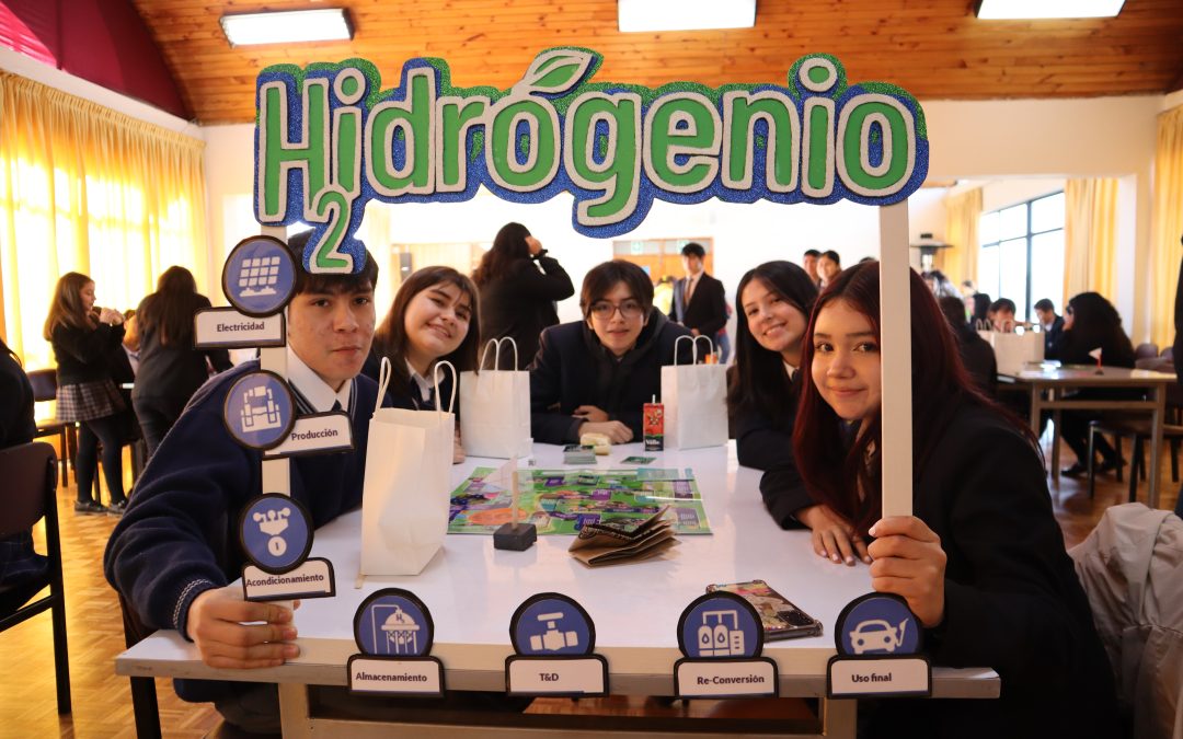 Lanzamiento juego de mesa “Hidrógenio” en Liceo La Asunción de Talcahuano